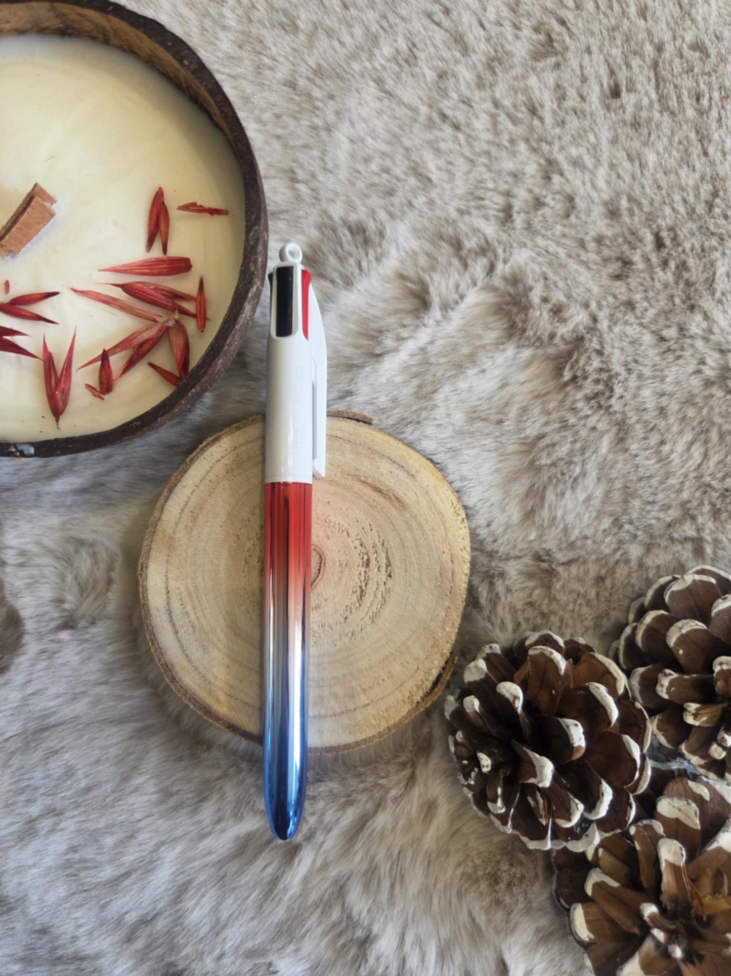 Bic 4 couleurs dégradé de rouge, gris et bleu métallisé